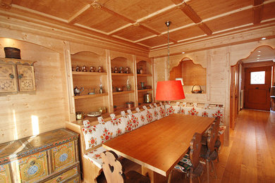 Ispirazione per una sala da pranzo rustica