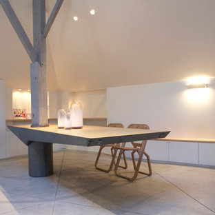 Inspiration pour une très grand salle à manger ouverte sur le salon design avec un mur blanc.