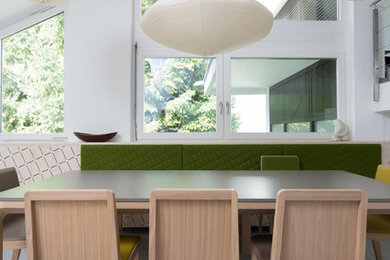 Design ideas for a contemporary dining room in Stuttgart.