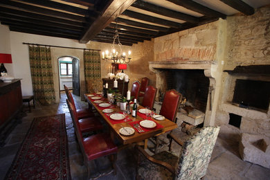 Design ideas for a farmhouse dining room in Dijon.