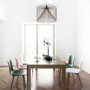 Idée de décoration pour une salle à manger nordique fermée et de taille moyenne avec un mur blanc, un sol en bois brun et aucune cheminée.