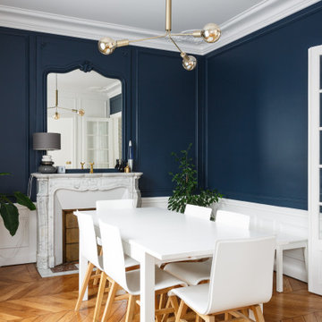 Rénovation totale appartement avec salon bleu nuit