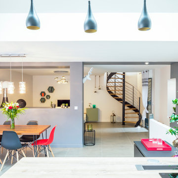Une vieille étable transformée en triplex - Salle à manger contemporaine