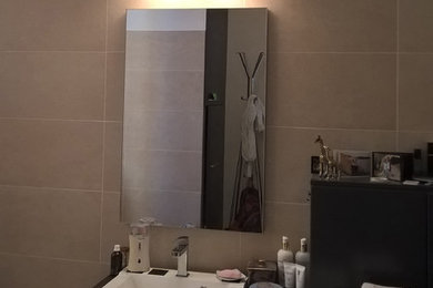リヨンにあるコンテンポラリースタイルのおしゃれな浴室の写真