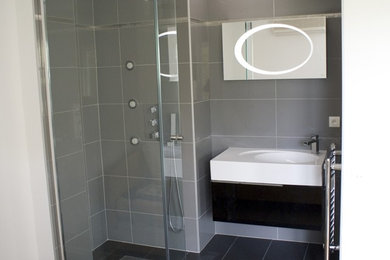 Modernes Badezimmer in Montpellier