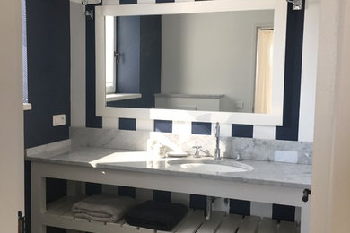コルシカにあるコンテンポラリースタイルのおしゃれな浴室の写真