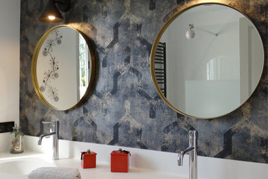 Inspiration for a modern bathroom in Nantes.
