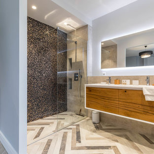 Cette photo montre une salle d'eau tendance avec un placard à porte plane, des portes de placard en bois brun, une douche à l'italienne, carrelage en mosaïque, un mur blanc, un sol beige, aucune cabine et un plan de toilette blanc.