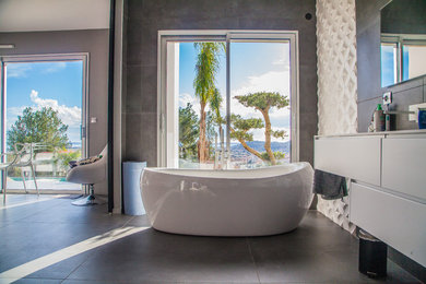 Modernes Badezimmer in Marseille