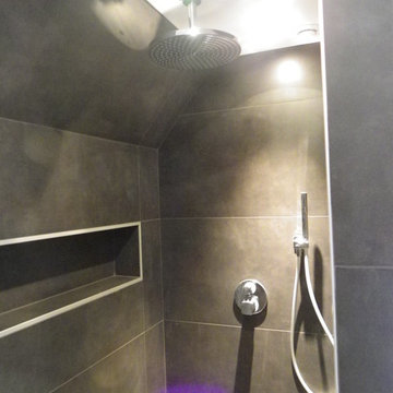 noir et métal pour une salle de bains chaleureuse ?