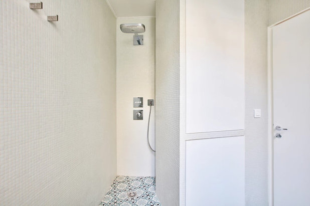 コンテンポラリー 浴室 by NEVA Architecture Intérieure - Interior Design