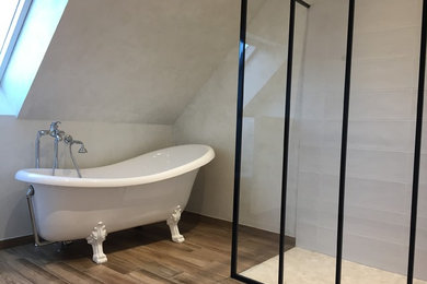 アンジェにあるトランジショナルスタイルのおしゃれな浴室の写真