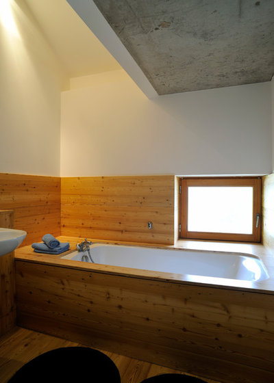 Industriel Salle de Bain by Pierre Doucerain Architecte