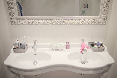 レンヌにあるトランジショナルスタイルのおしゃれな浴室の写真