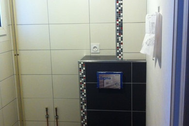 Inspiration pour une salle d'eau minimaliste de taille moyenne avec un placard sans porte.