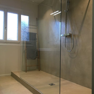Rénovation d'une salle de bain, en béton ciré