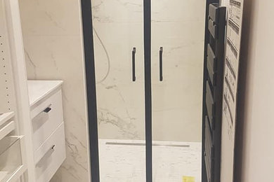 Foto de cuarto de baño único con aseo y ducha