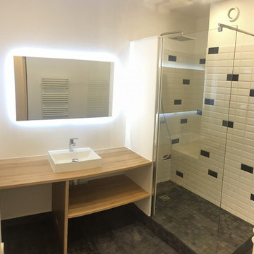 Rénovation salle de bain contemporaine bois et carrelage
