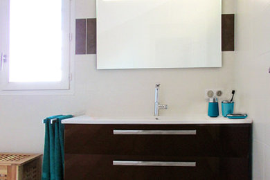 サンテティエンヌにあるコンテンポラリースタイルのおしゃれな浴室の写真