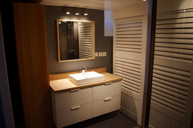 レンヌにあるコンテンポラリースタイルのおしゃれな浴室の写真