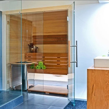 Salle d'eau avec sauna
