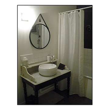 Salle de bain 5 m² -   Alliance du bois & du blanc laqué