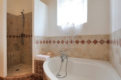 マルセイユにあるトランジショナルスタイルのおしゃれな浴室の写真