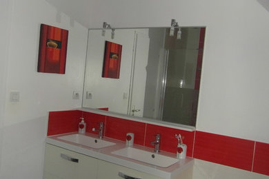 This is an example of a modern bathroom in Brest.