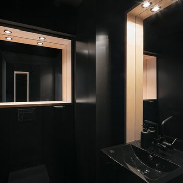 Salle de bain noire intime