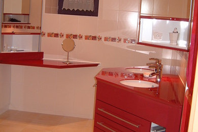 Salle de bain rouge