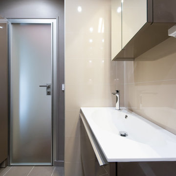 Salle de bain sur mesure dans un petit appartement a Paris
