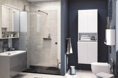 Exemple d'une salle de bain principale moderne de taille moyenne avec des portes de placard grises, une douche à l'italienne, WC suspendus, un carrelage beige, un mur beige, un sol en carrelage de céramique, un plan vasque, un sol beige, aucune cabine et un plan de toilette gris.