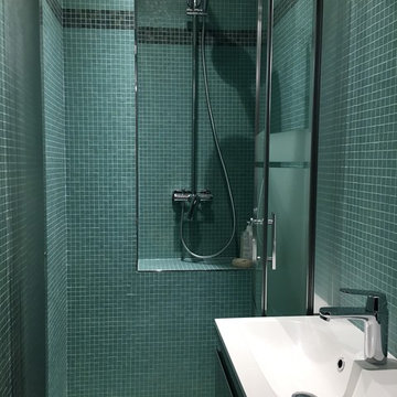 Salle de bain vert d'eau