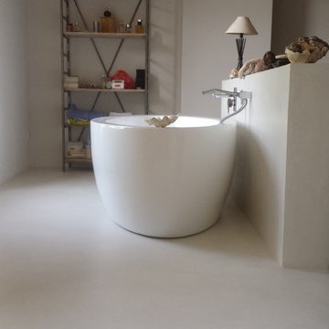 Salle de bains en béton ciré dans le Rhône