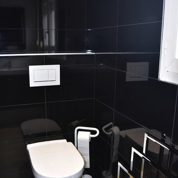 Salle de bains / Noir, blanc & bois