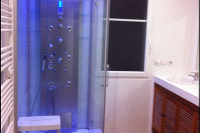 Modernes Badezimmer in Bordeaux