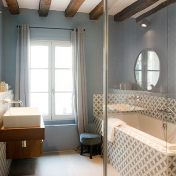 Transformation d'une chambre en salle de bain contemporaine