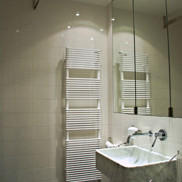 Une salle de bain minimaliste