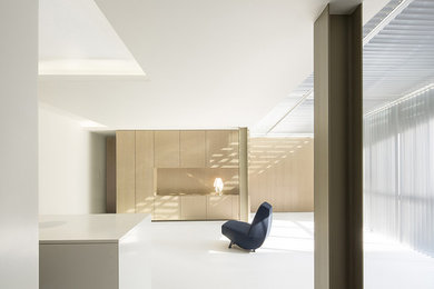 Inspiration pour une salle de séjour design de taille moyenne et ouverte avec un mur blanc et aucun téléviseur.