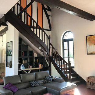 Avant: salon et escalier