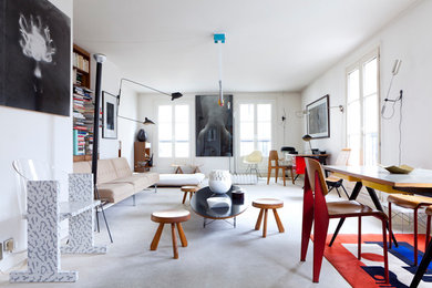 Trendy family room photo in Paris