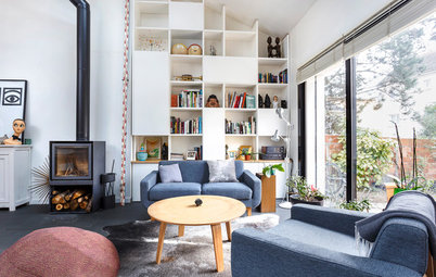 Wohnbereich mit multifunktionaler Treppe für Mini-Haus in Frankreich
