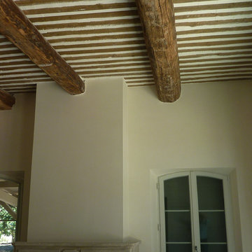 plafond provençal en plaques prêtes à poser.