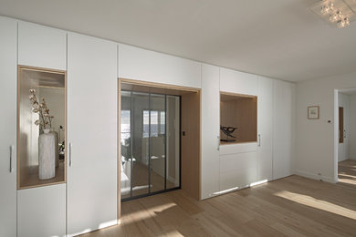 Modelo de sala de estar abierta contemporánea con suelo de baldosas de cerámica