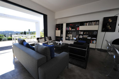 Exemple d'une salle de séjour tendance ouverte avec sol en béton ciré.