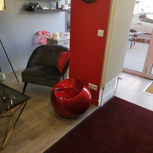 Idee per una palestra in casa minimalista con parquet chiaro e pavimento beige