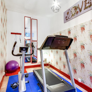 Foto di una piccola palestra in casa chic con pareti multicolore