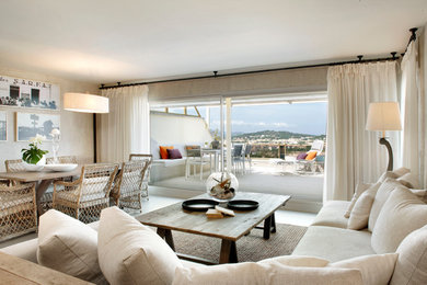 Imagen de salón para visitas abierto mediterráneo de tamaño medio sin chimenea y televisor con paredes beige