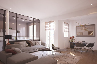 Modelo de salón abierto minimalista grande sin chimenea con paredes blancas, suelo de madera en tonos medios y suelo beige