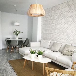 Imagen de salón abierto, nórdico, con paredes multicolor y suelo gris